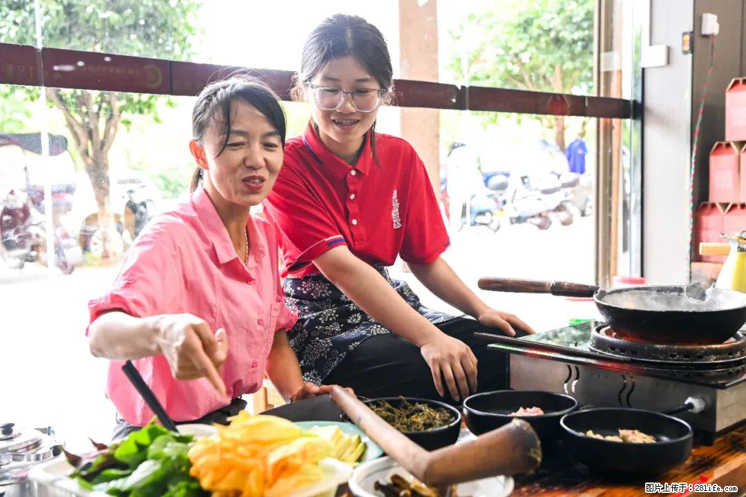 全网追的“扁担女孩”，找了一份暑假工，时薪12元 - 邵阳生活资讯 - 邵阳28生活网 shaoyang.28life.com